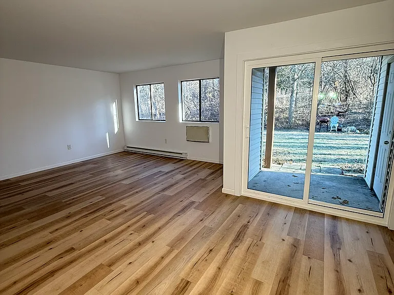 3 Scarborough Ln #B — Photo 10