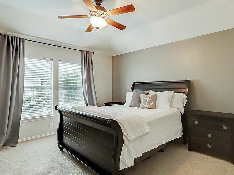 2937 W Dallas St — Photo 5