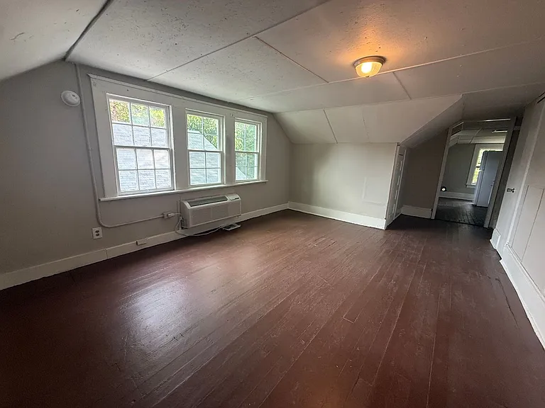 104 Parkview St W — Photo 9