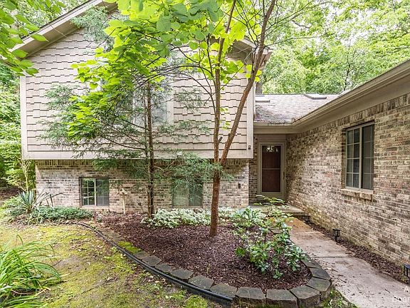 2nd image of 3240 Olde Hickory Pl
