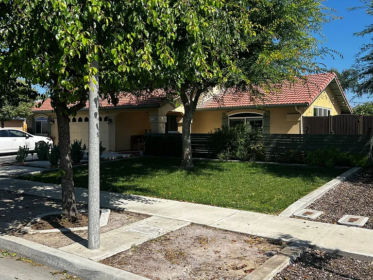 2748 Chardonnay Ln — Photo 4