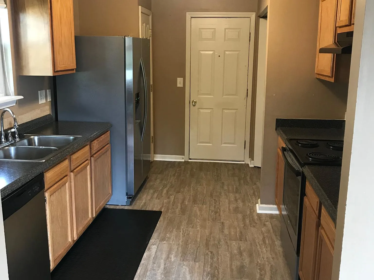 3 bed, 2.5 bath, 1456 sqft, $1,850 — Photo 4
