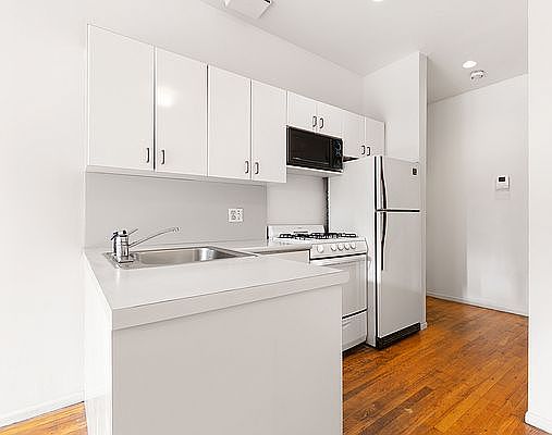 4th image of 1724 2nd Ave APT 4B