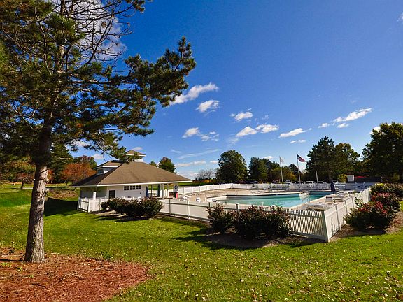 3rd image of 10 Mountain Laurels Drive #308