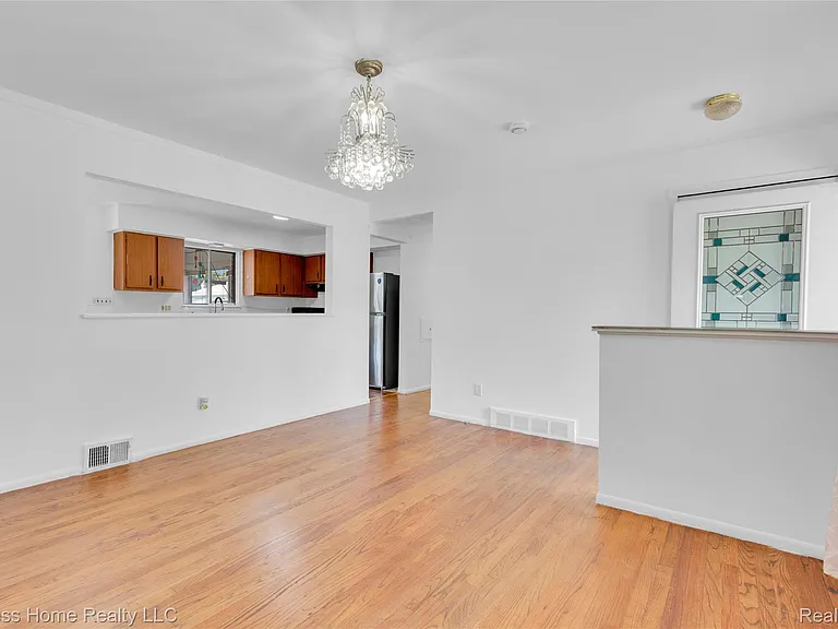 25217 Roan Ave — Photo 7