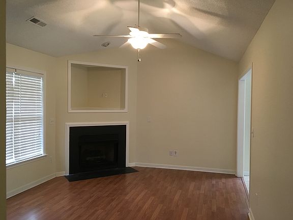 Entertainment room -gas logs