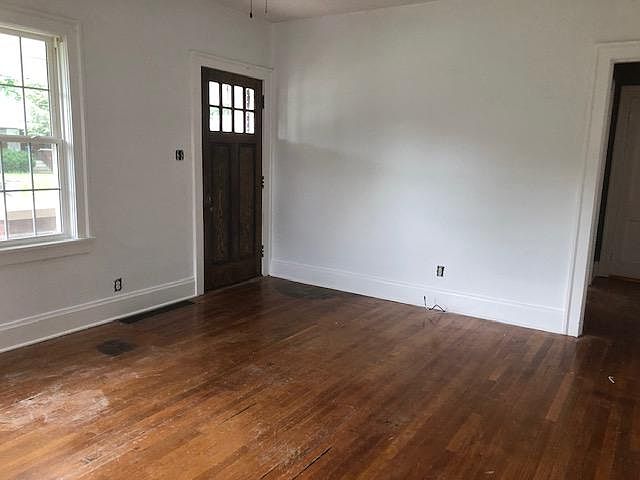 2nd image of 641 Bellaire Ave