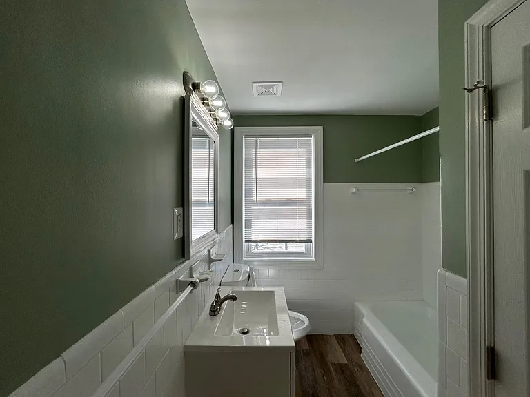 2912 E Federal St — Photo 4