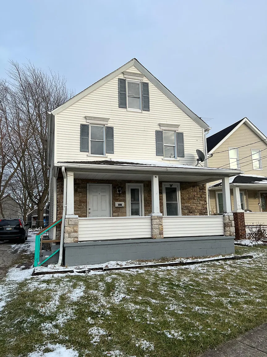 2377 Elyria Ave photo 1