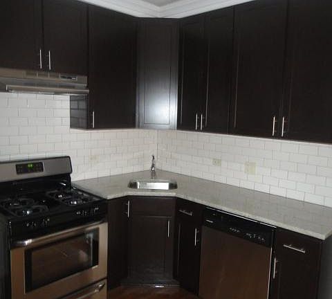 2nd image of 853 W Cornelia Ave APT 2O