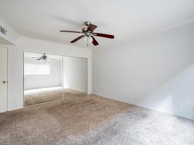 17155 Chatsworth St #7 — Photo 12