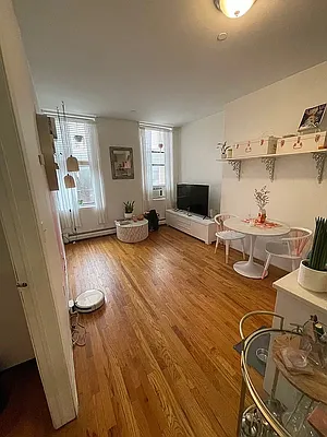 Rented by Smart City Real Estate LLC | media 9