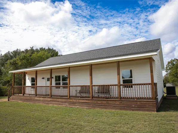 95 Red Tip Ln, Brenham, TX 77833