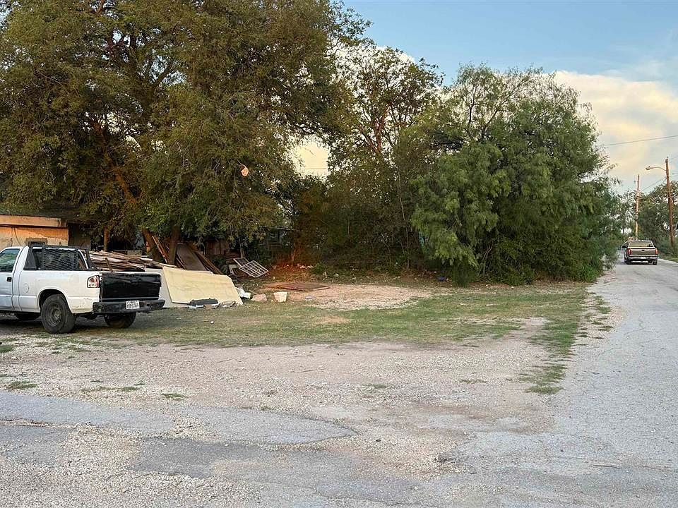 2nd image of 100 Minjares St #1