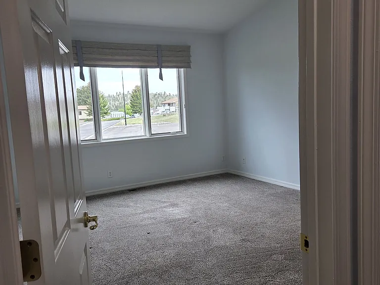 521 Burnham Pl — Photo 12