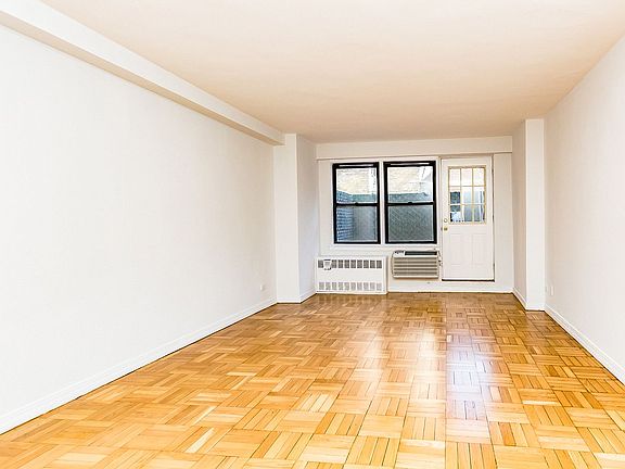 3rd image of 200 E 15th St APT 2B