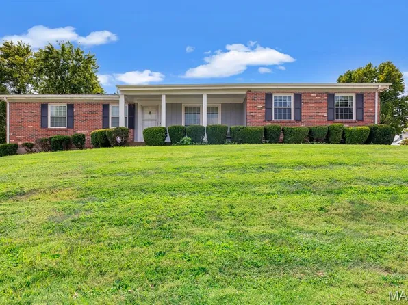 805 Boones Lick Rd, Saint Charles, MO 63301