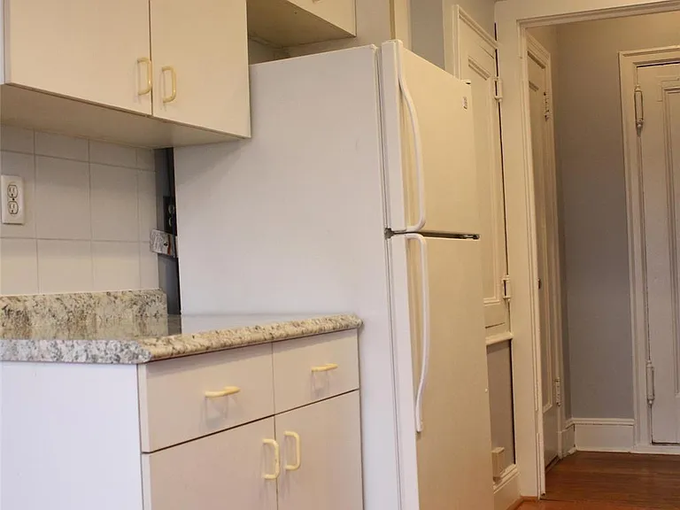11 Greenridge Ave #D5 — Photo 4
