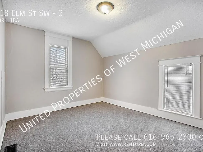118 Elm St SW #2 — Photo 4