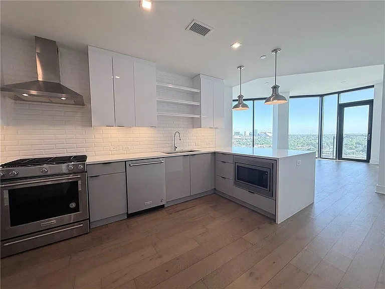 788 W Marietta St NW #1704 — Photo 2
