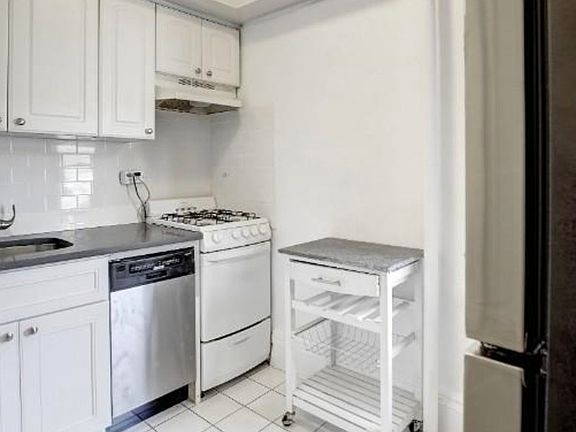 4th image of 410 E 59th St #11