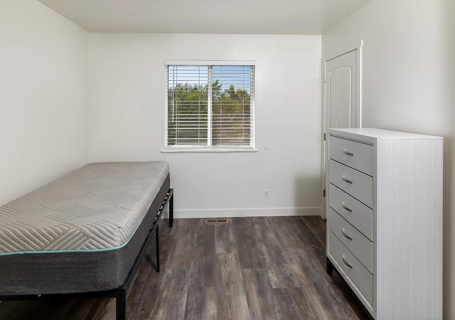 675 E 600 N - Stoneleigh (Private Room, Shared Apt) — Photo 2