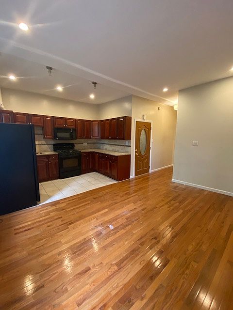 1st image of 316 Macon St Floor 2