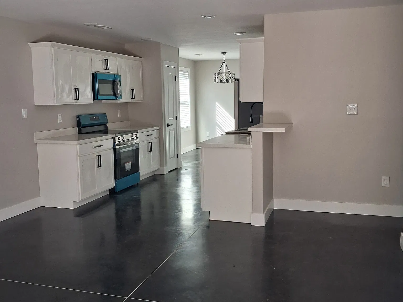3 bed, 1292 sqft, $1,700 — Photo 2