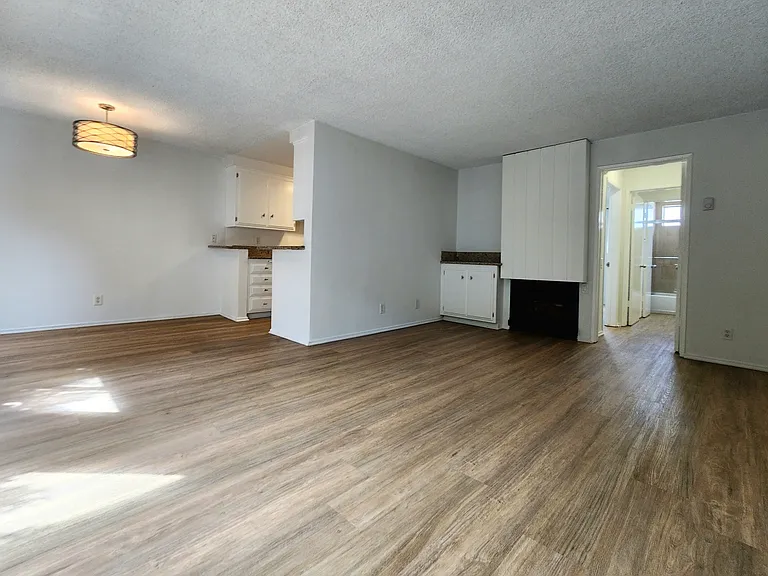 11838 Goshen Ave #7 — Photo 2