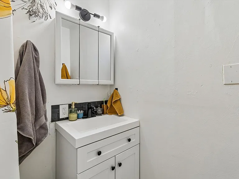 1843 Grove St #1-A — Photo 12