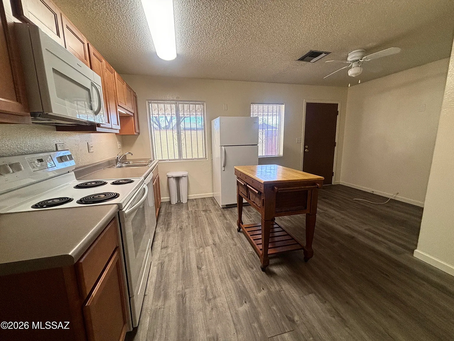 1 bed, 1.0 bath, 700 sqft, $1,000 — Photo 4