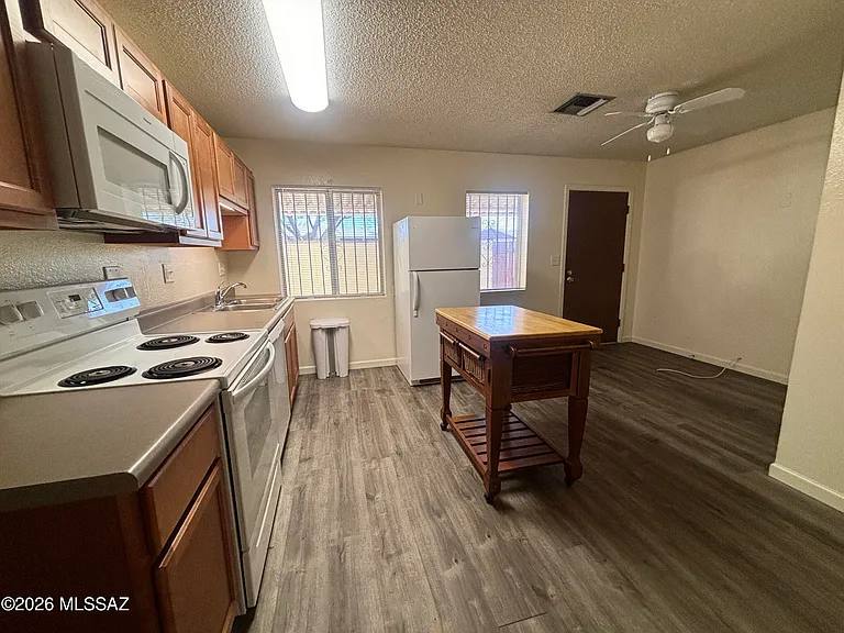 1419 E Linden St #A — Photo 4
