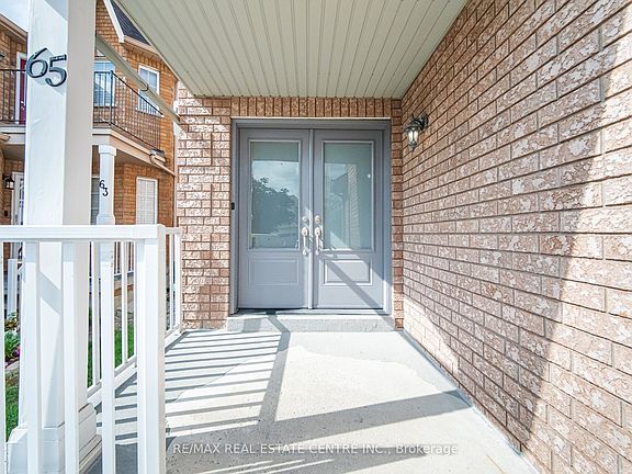 3rd image of 65 Coolspring Cres