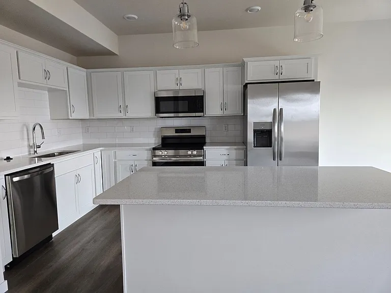 1608-1630 Aspen Ct NE — Photo 11