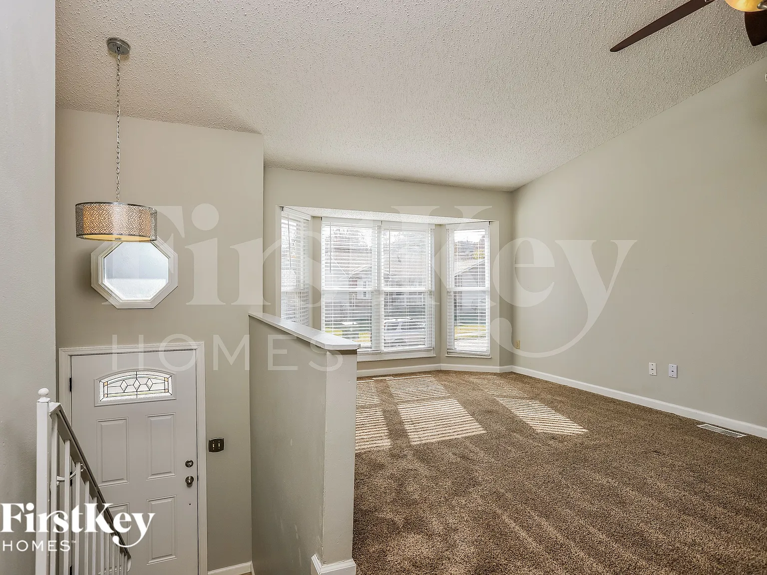 3 bed, 2.0 bath, 1296 sqft, $1,865 — Photo 3