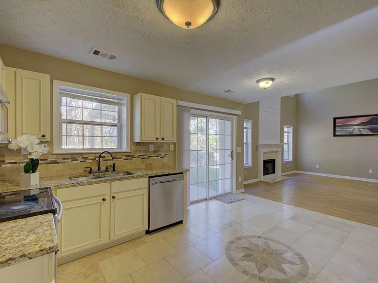 2820 Northcliff Dr — Photo 15