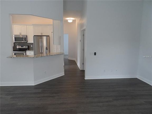 4th image of 3026 Oakbrook Cir