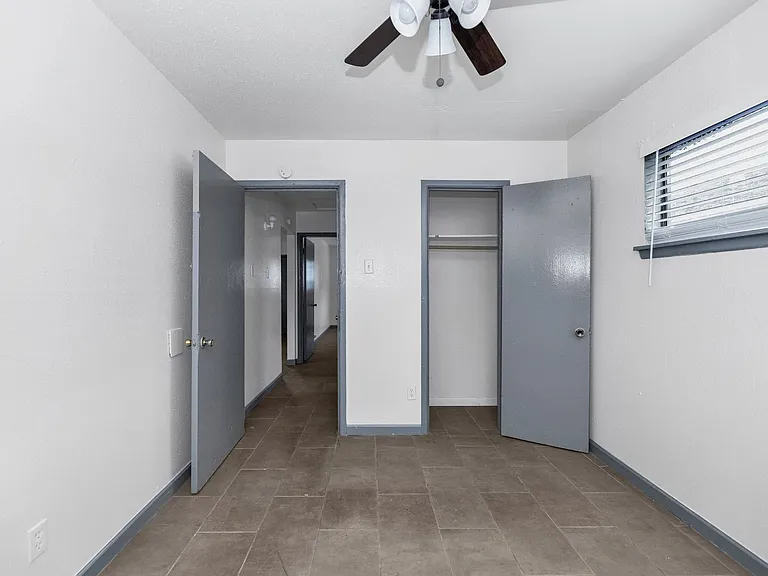 4203 Hirsch Rd #13 — Photo 15