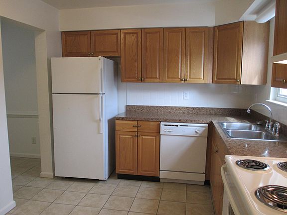 3rd image of 2402 Sedgewick Dr