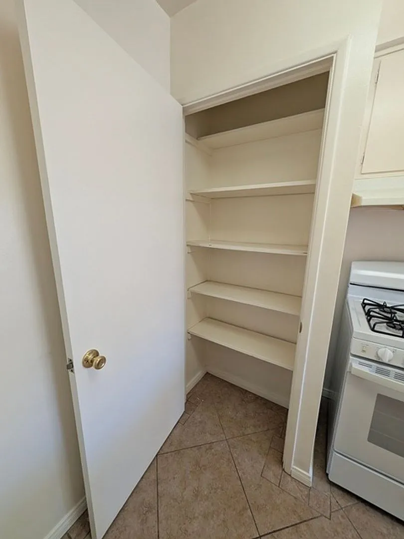 2 Bedroom / 1 Bath Apartment with 1-Car Garage in El Cajon — Photo 1