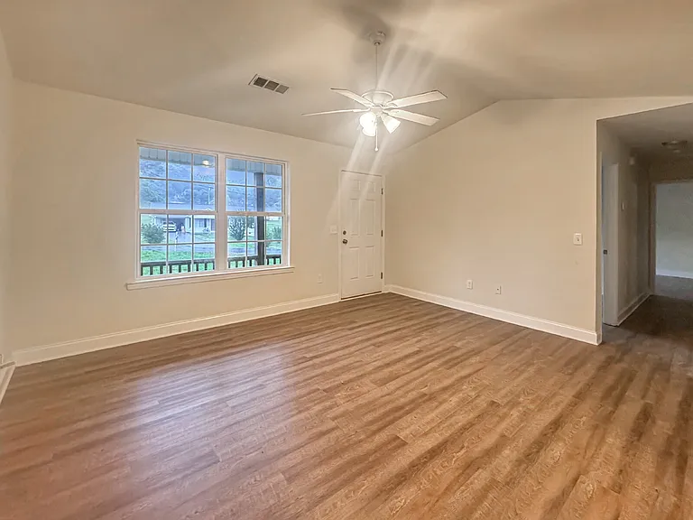 4045 Oliver Dr — Photo 7