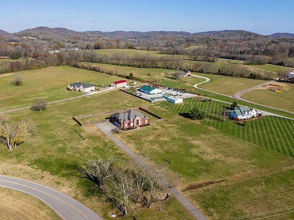 2nd image of 1829 Lewisburg Park