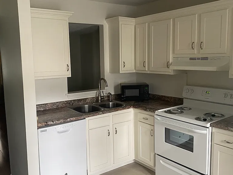 2930 Millbank Row — Photo 7