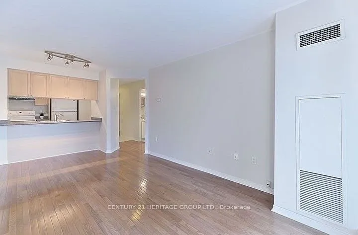887 Bay St #310 — Photo 8