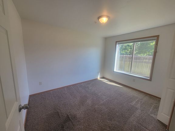 5th image of 1410 Worden Ave