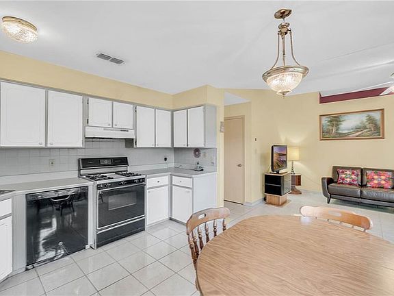 5th image of 2715 Mint Dr