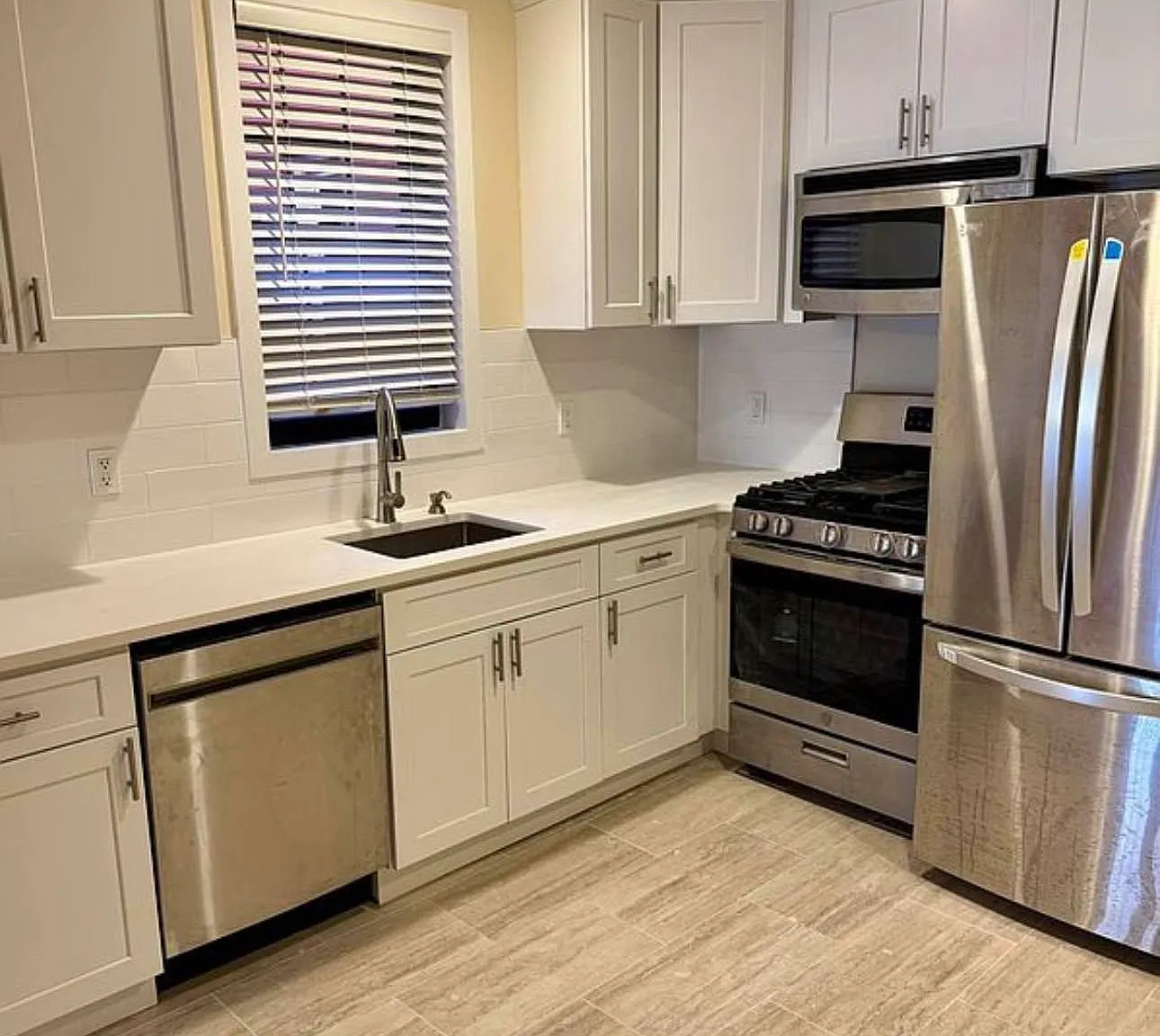 36-08 Ditmars Boulevard — Photo 1