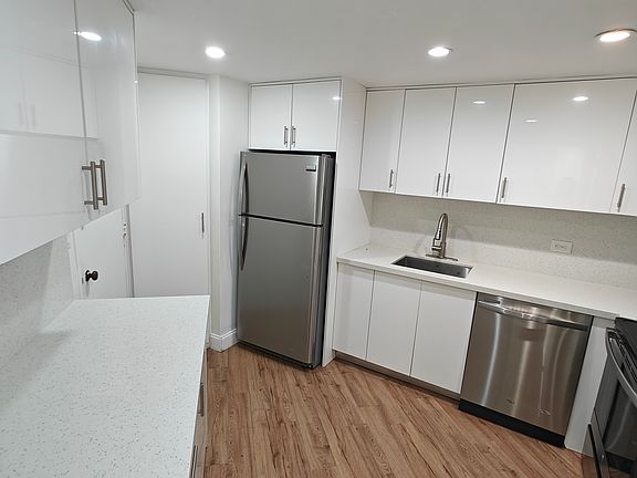 4th image of 999 Brickell Bay Dr APT 1411