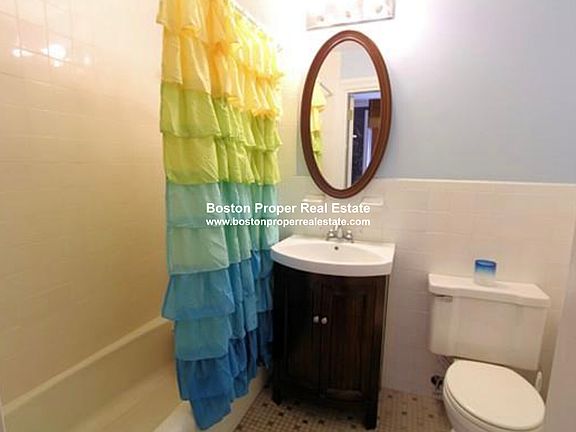 3rd image of 85 Marlborough St APT 1
