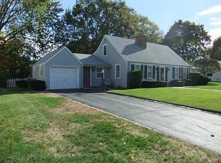 20 Nakomis Dr, Warwick, RI 02888
